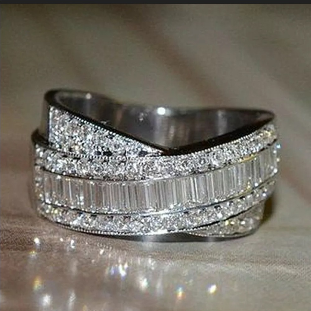 New Elegant 925 Silver Sapphire Engagement Ring - Picture 3 of 4